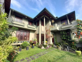 The Robin Hill House